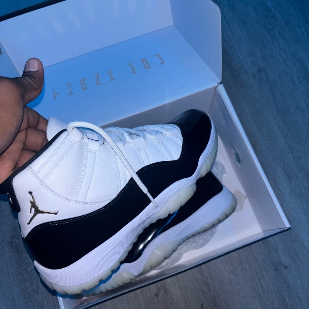 Jordan Athletic Shoes White and Black gratitud shoes original 📚🙏🏽